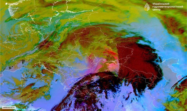 Желтый дождь и пыль из Сахары накрыли Украину 