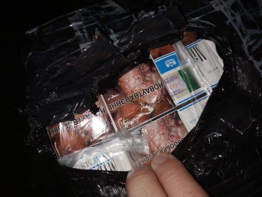 На украинско-венгерской границе нашли брошенные контрабандистами 4 пакета с белорусскими сигаретами