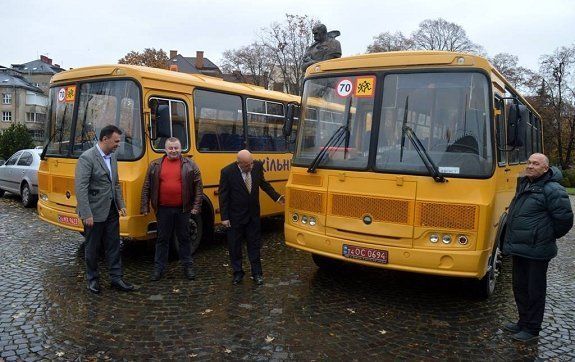 Школы Великоберезнянского района получили новые автобусы для перевозки учеников