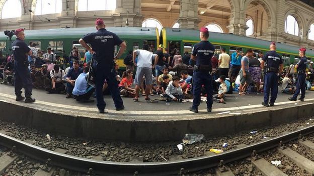 Венгрия: мигранты отказываются сойти с поезда