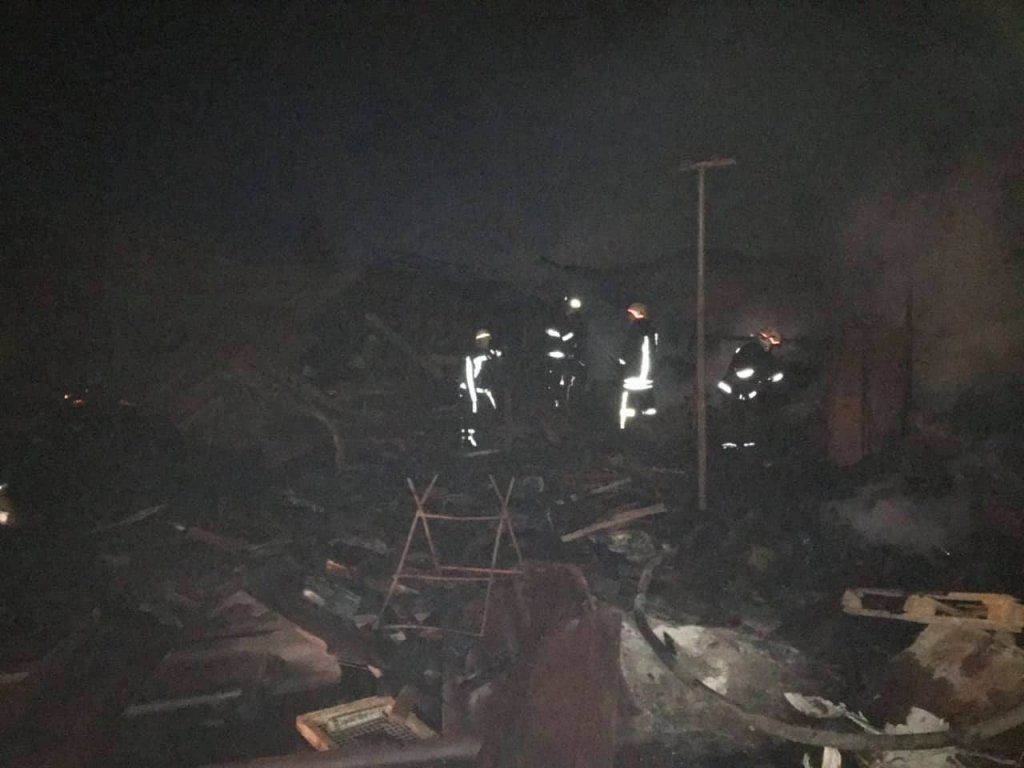 В Закарпатье 15 пожарных предотвратили распространение бушующего огня 