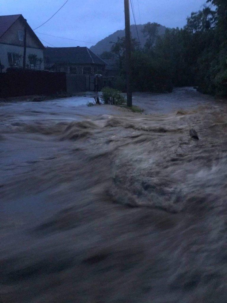 В Закарпатье беспощадная стихия затопила 26 населенных пунктов