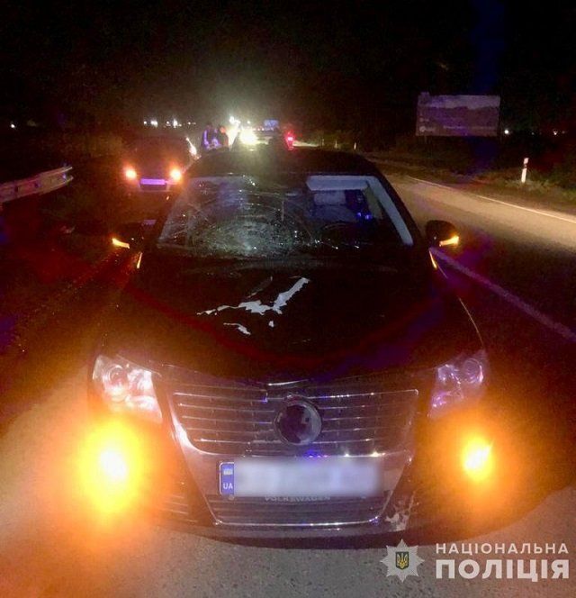 Бежала в темноте через дорогу: В Закарпатье насмерть сбили женщину-пешехода