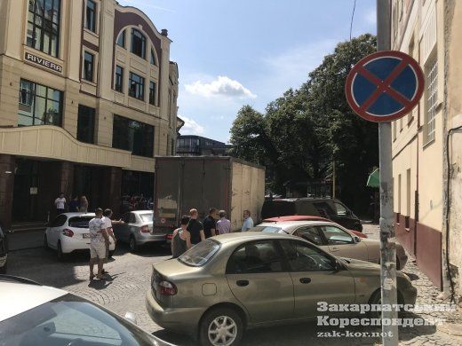 В Ужгороде из-за автохамов образовалась большая пробка