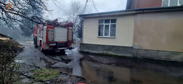 Непогода в Закарпатье: дожди подтапливают дома и дороги