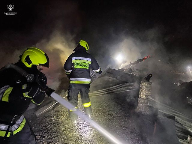 Неслабый пожар охватил заброшенный склад под Ужгородом