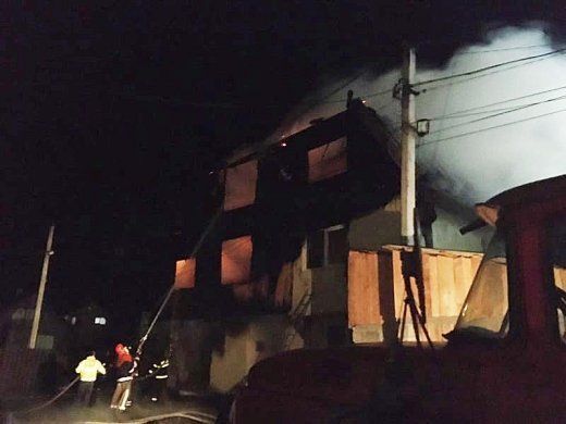 Масштабный пожар в Закарпатье: Дом священника полностью уничтожен, кадры словно из фильма ужасов 