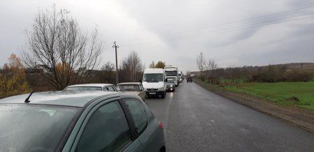 На выезде из Мукачево образовались огромнейшие пробки 