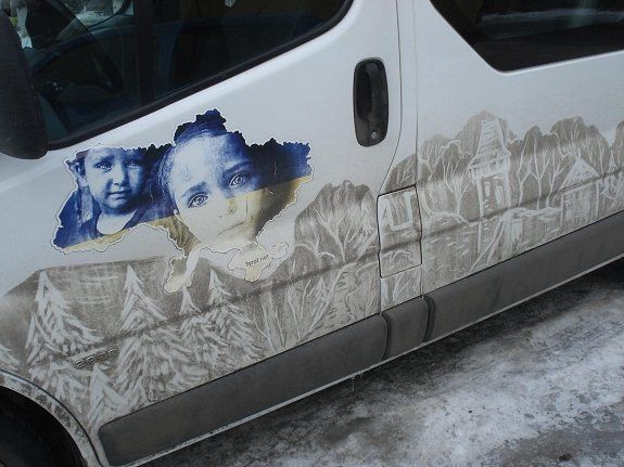 Грязный, но красивый: Ужгородец пальцем разрисовал авто