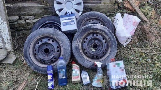 Разбитые стёкла, снятые колёса: В Закарпатье женщина была ошарашена, обнаружив свой автомобиль утром 
