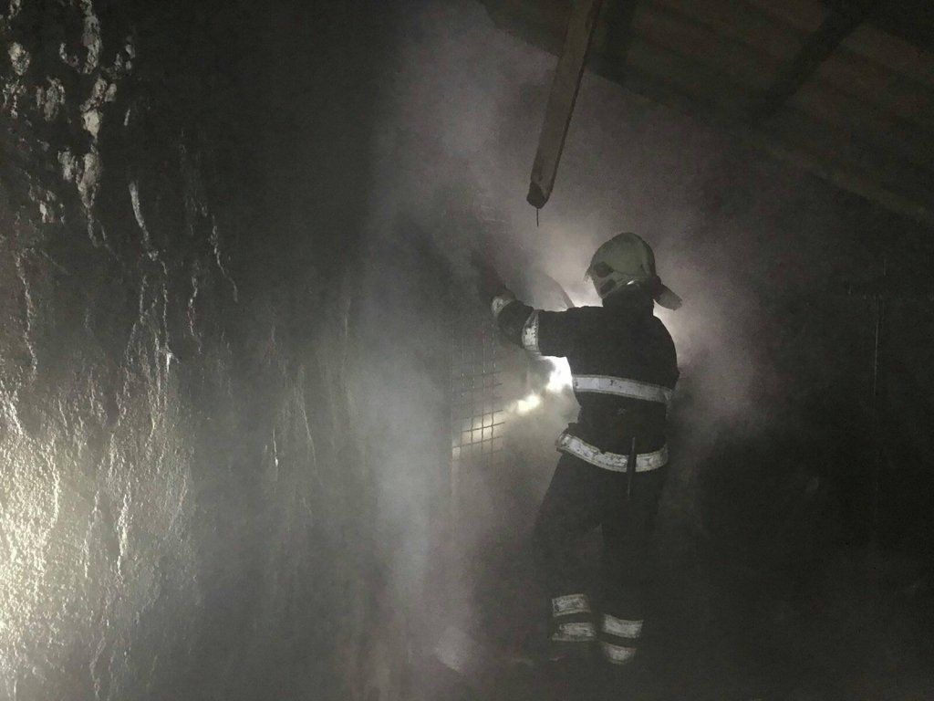 В одном городе на Закарпатье одновременно пылили два здания