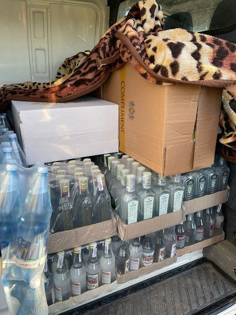 В Закарпатье мужик лишился VW Crafter, более 4000 пачек сигарет и 600 бутылок алкоголя