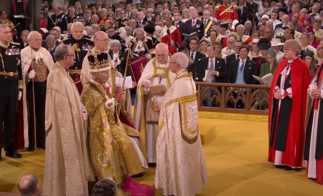 Чарльз III официально коронован на трон Великобритании