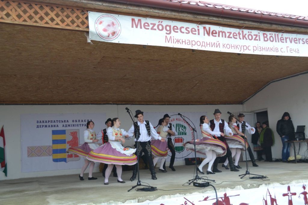 На свинячем фестивале в Закарпатье гурманы отрывались по полной программе