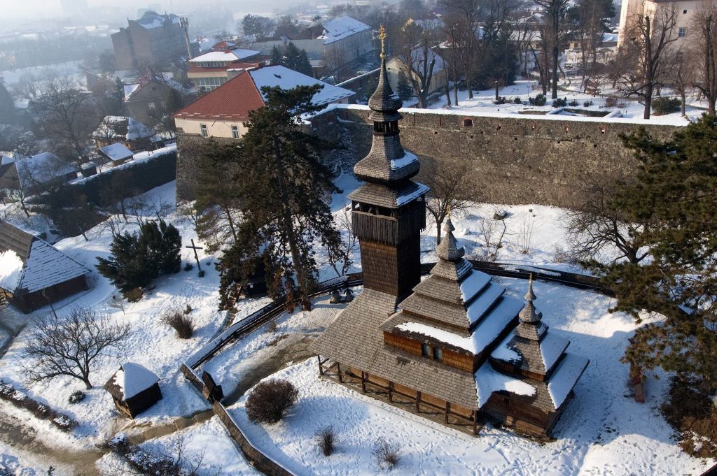 Ужгород. Михайловская деревянная церковь 1777 года и замок