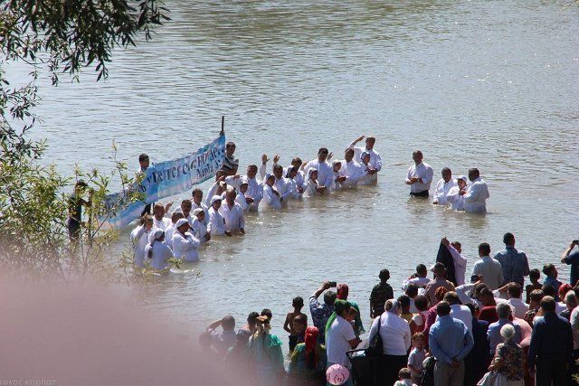 Водное крещение цыган в Виноградово