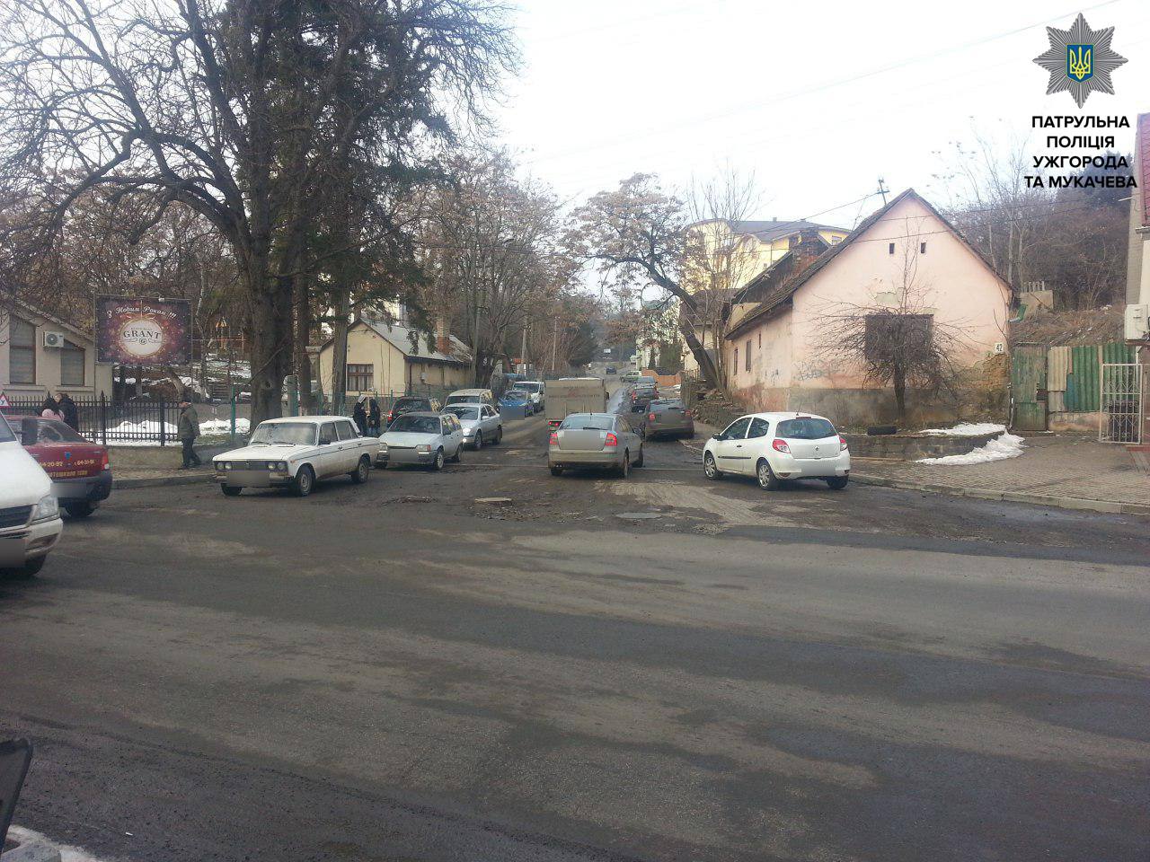 В Ужгороде патрульная полиция нашла дураков и плохие дороги