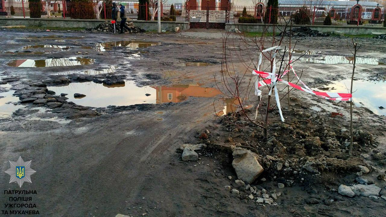 В Ужгороде патрульная полиция нашла дураков и плохие дороги