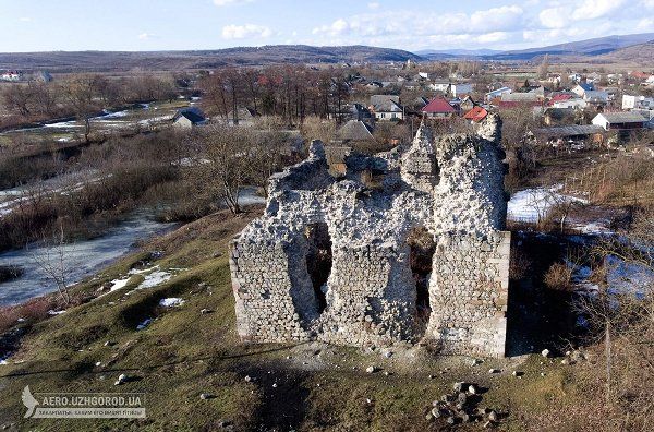 Середнянский замок в Ужгородском районе