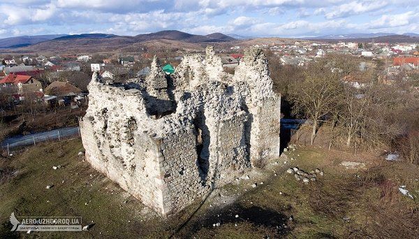 Середнянский замок в Ужгородском районе