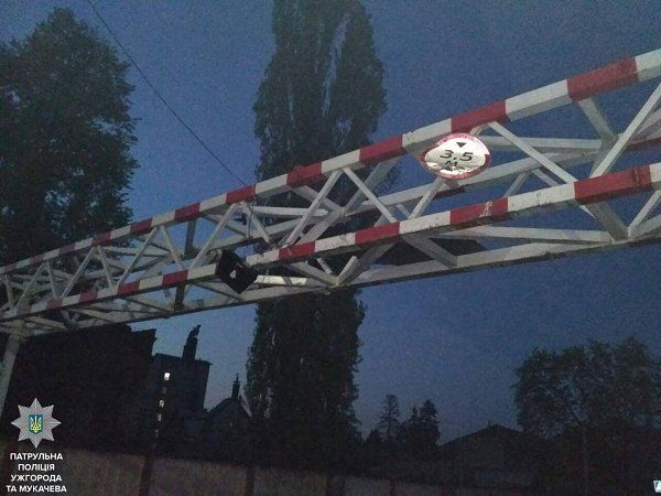 ДТП в Мукачево: Столкнулись фура и ограничитель