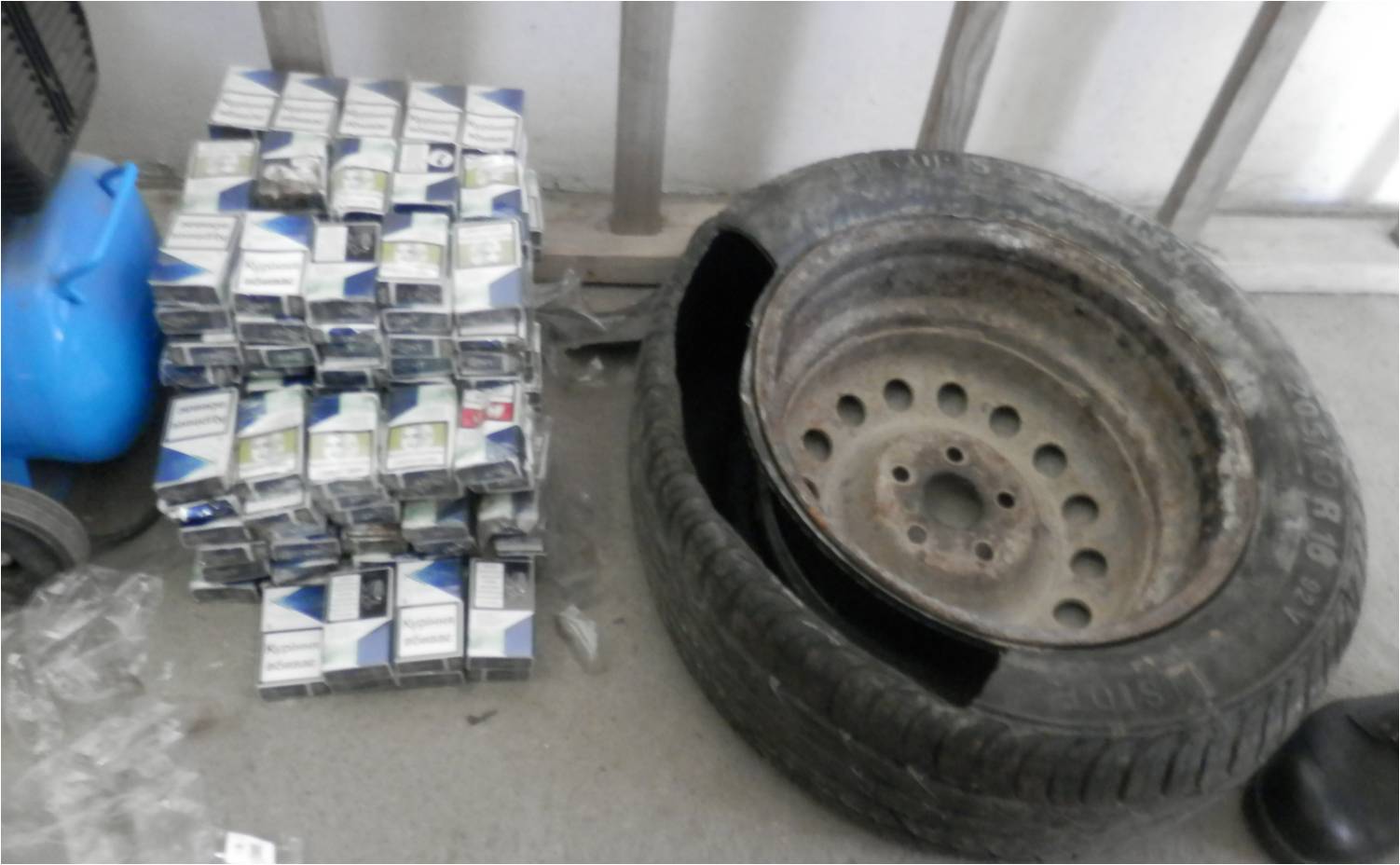 Український "автолюбитель" попався на тютюновій контрабанді через кордон на Закарпатті 