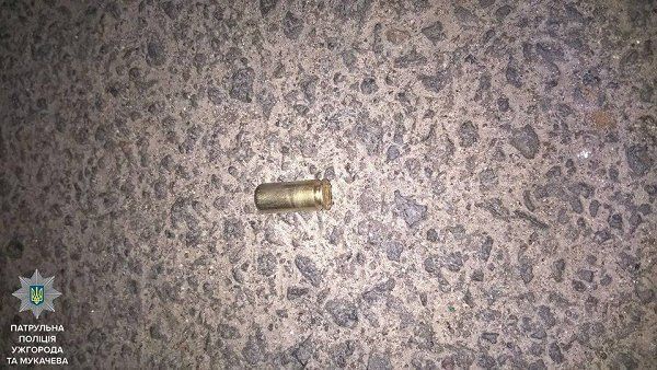 В Ужгороде пьяный водитель открыл стрельбу из пистолета