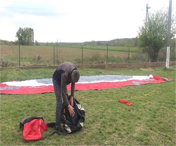 Венгерский парашютист незаконно приземлился в Закарпатье (ФОТО)