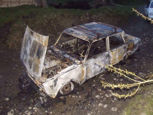 Огнем было уничтожено почти все транспортное средство