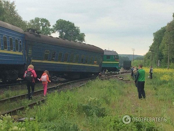 В Хмельницкой области локомотив столкнулся с пассажирским поездом