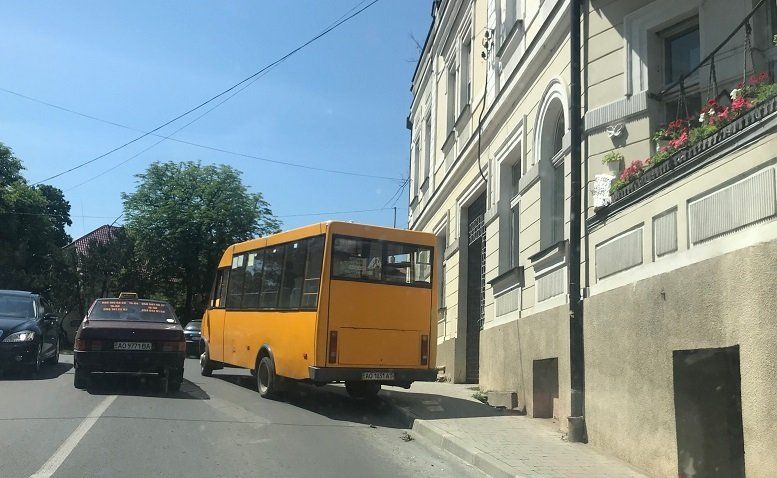 Небезпечні маршрутки на вулицях Ужгорода