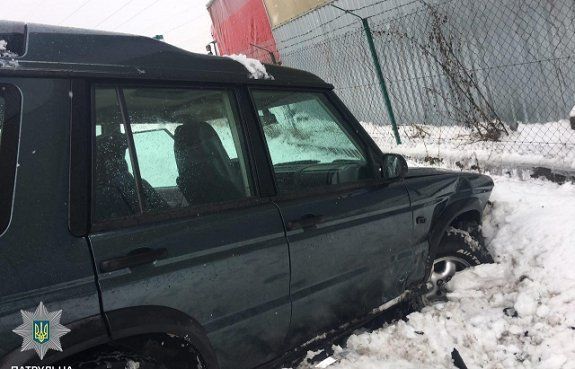 Возле Ужгорода "Land Rover" влобовую столкнулся с "Peugeot", 3-е в больнице