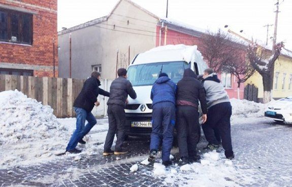 В Мукачево столкнулось три автомобиля