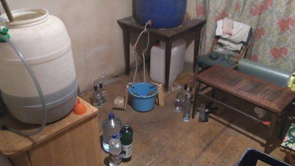 Прокуратура Закарпатья разоблачила места подпольного изготовления алкоголя