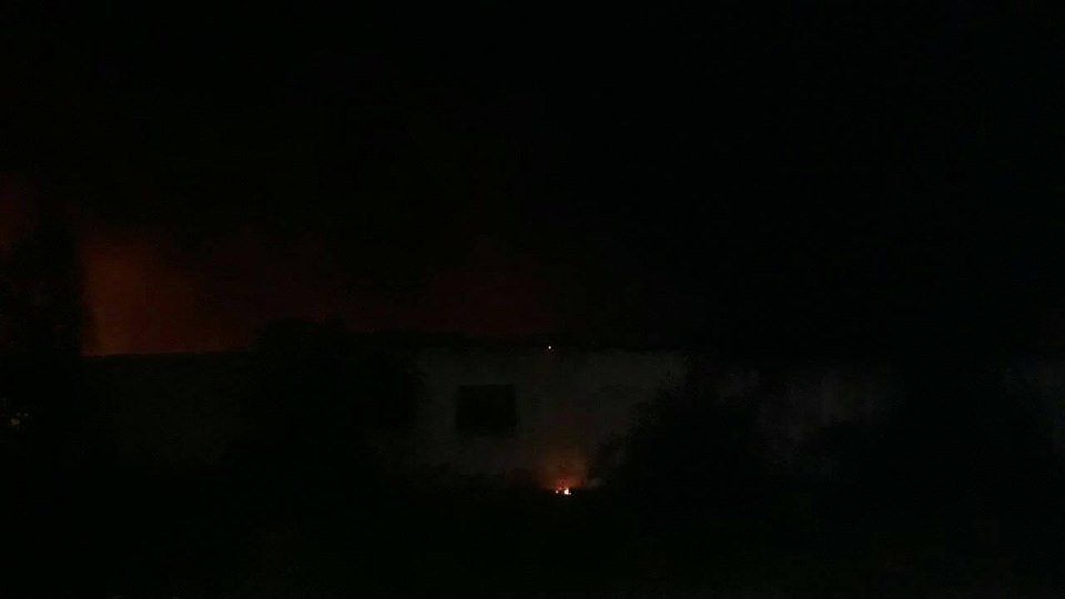 В Закарпатье ночью загорелось огромное здание 