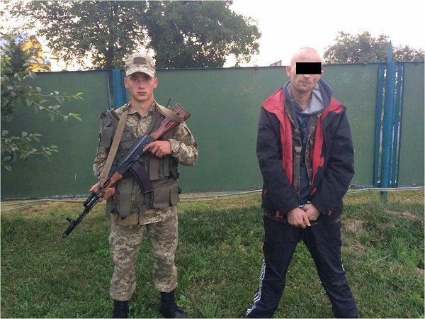 На границе в Закарпатье задержали двух контрабандистов