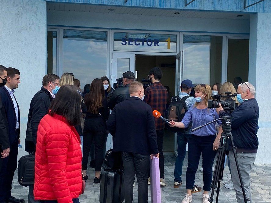 Ужгород торжественно принял первый самолёт из Киева с 47 пассажирами