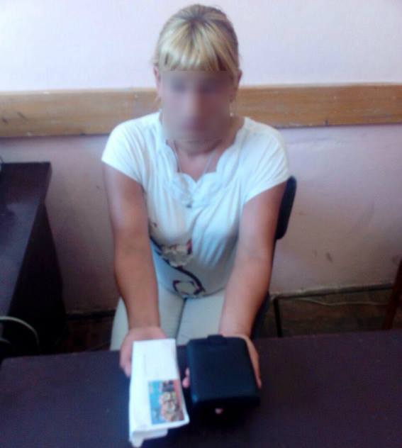 Женщина обокрала мужчину в одном из учреждений в Мукачево