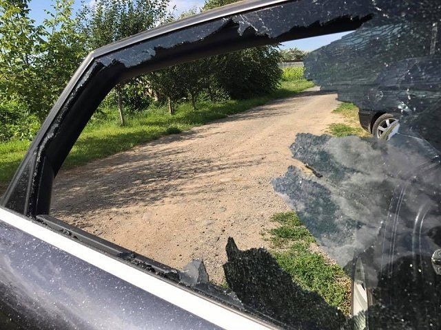 Ночью в Ужгороде Виталию Глаголе повредили авто