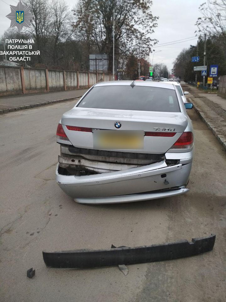 В Ужгороде полиция задержала пьяного водителя который протаранил несколько авто