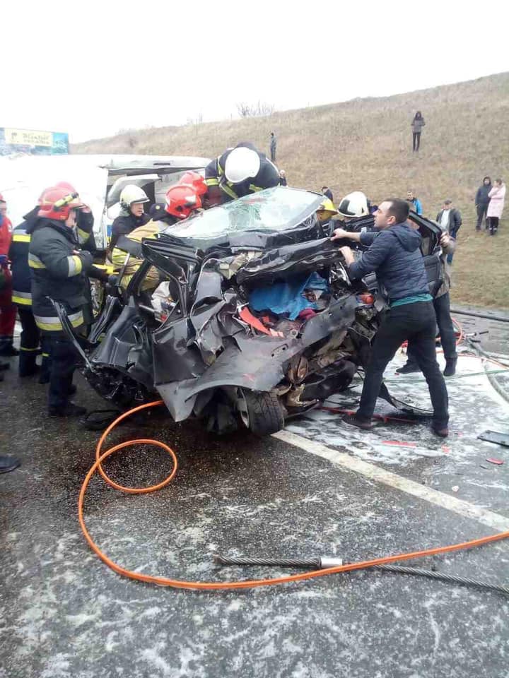 Водитель из Закарпатья устроил на трассе масштабное ДТП: У ребёнка сломаны ноги, много пострадавших 