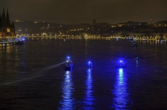 В Венгрии на Дунае затонул корабль с туристами