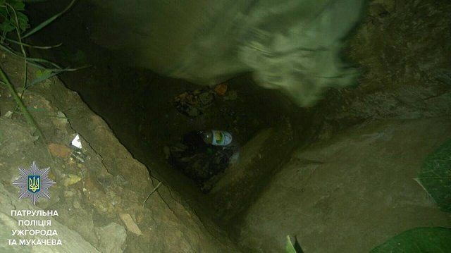 На Минайской в Ужгороде женщина провалилась в яму