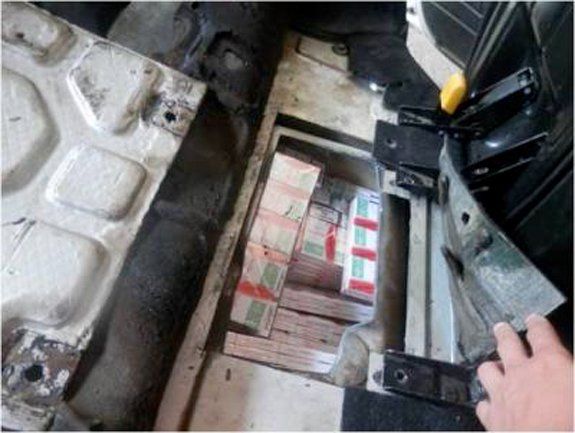 Контрабандные сигареты нашли в автомобиле «LAND ROVER»