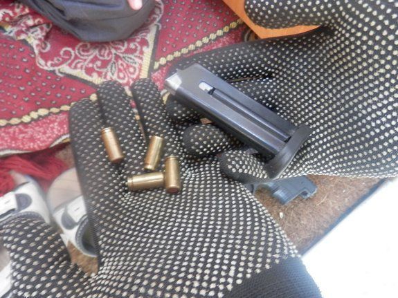 На КПП "Вилок" у иностранца изъяли пистолет