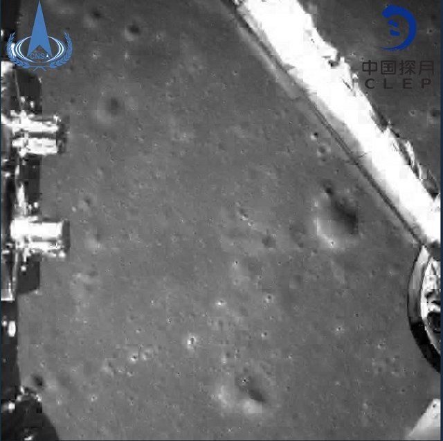 Китай показал первые снимки обратной стороны Луны
