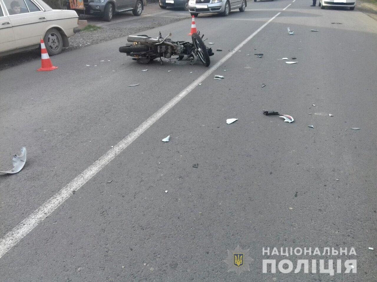 В Закарпатье мотоцикл столкнулся с велосипедом: Есть пострадавшие 