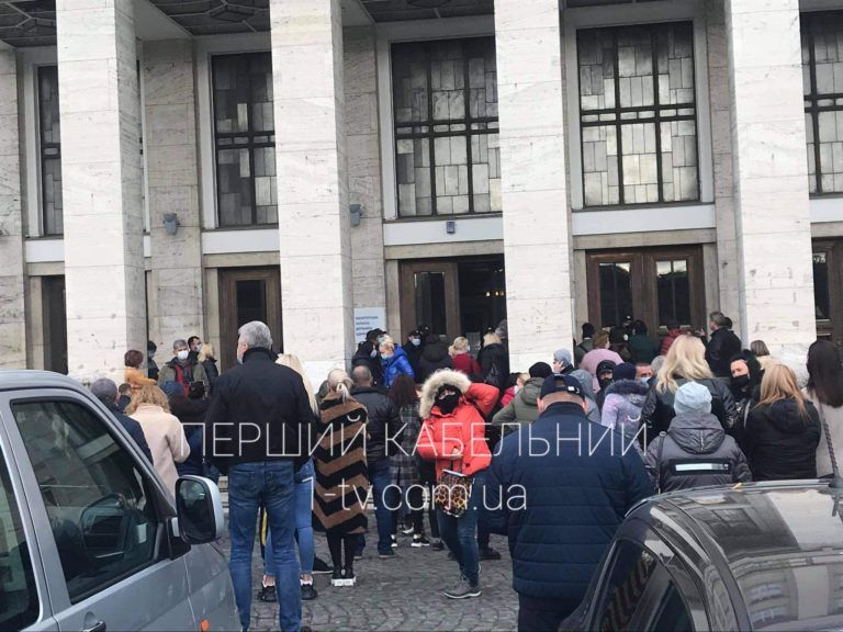 В самом центре Ужгорода снова устроили буйный протест