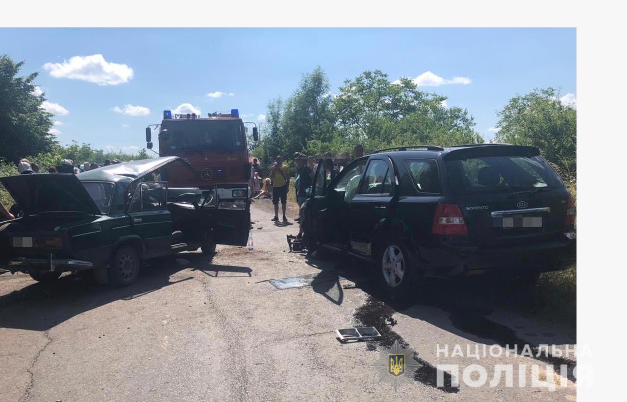 Авто сплющило в гармошку: На Закарпатье 4 людей пострадали в жутком ДТП, среди них маленький ребёнок 