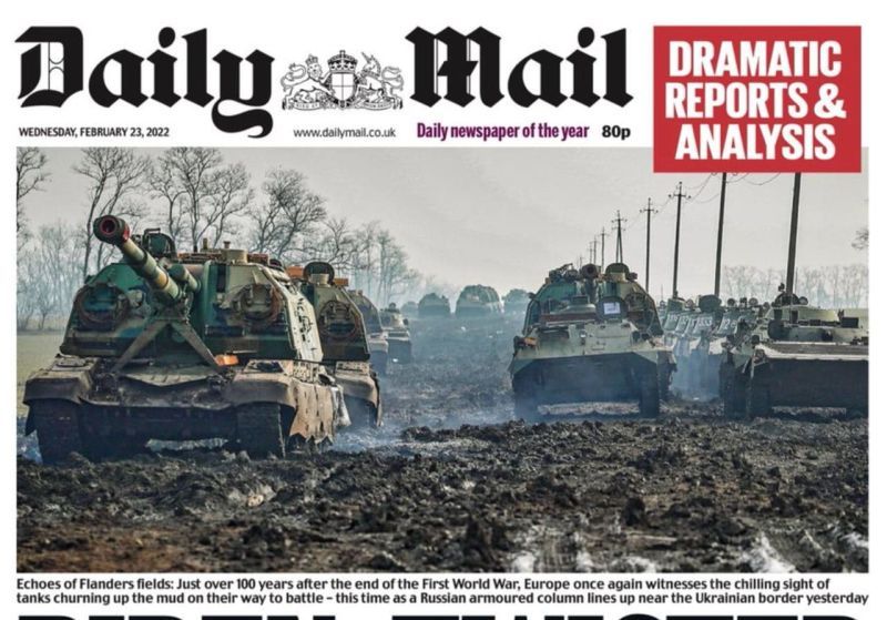 Daily Mail указывает, что российские танки выстроились в грязи готовясь к бою